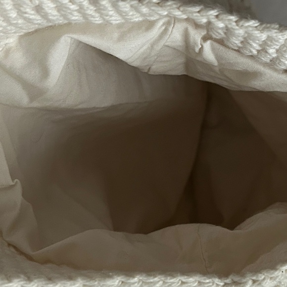 Handmade Cream crochet tote bag with a unique design - Picture 4 of 5